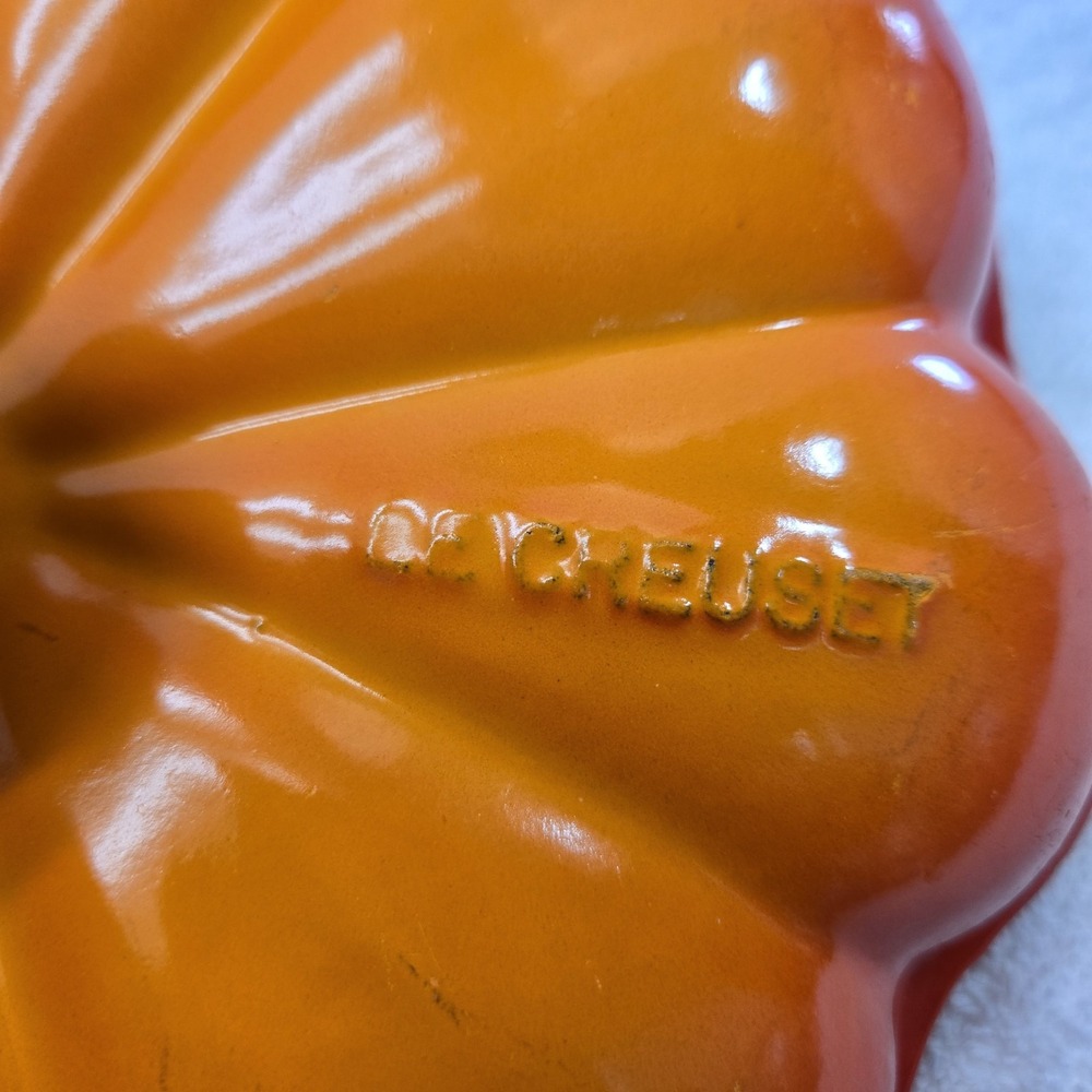 Vtg LE CREUSET Orange Cast Iron Enamel Dutch Oven Pumpkin 2QT 1.9L Cocotte EUC! - Picture 6 of 16